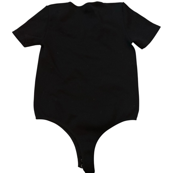 Limited collection size, large black ribbed, V-neck bodysuit. - Picture 2 of 3